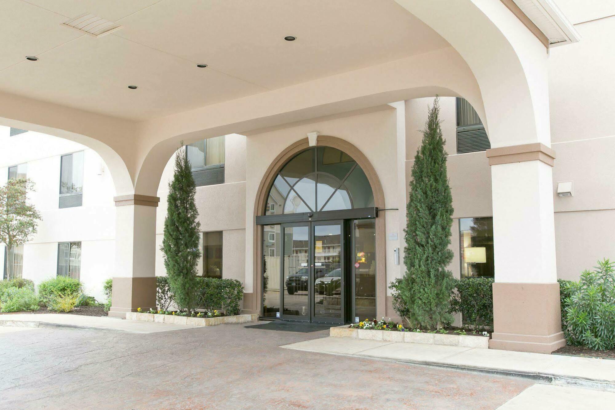 Comfort Suites Austin Nw Lakeline Bagian luar foto