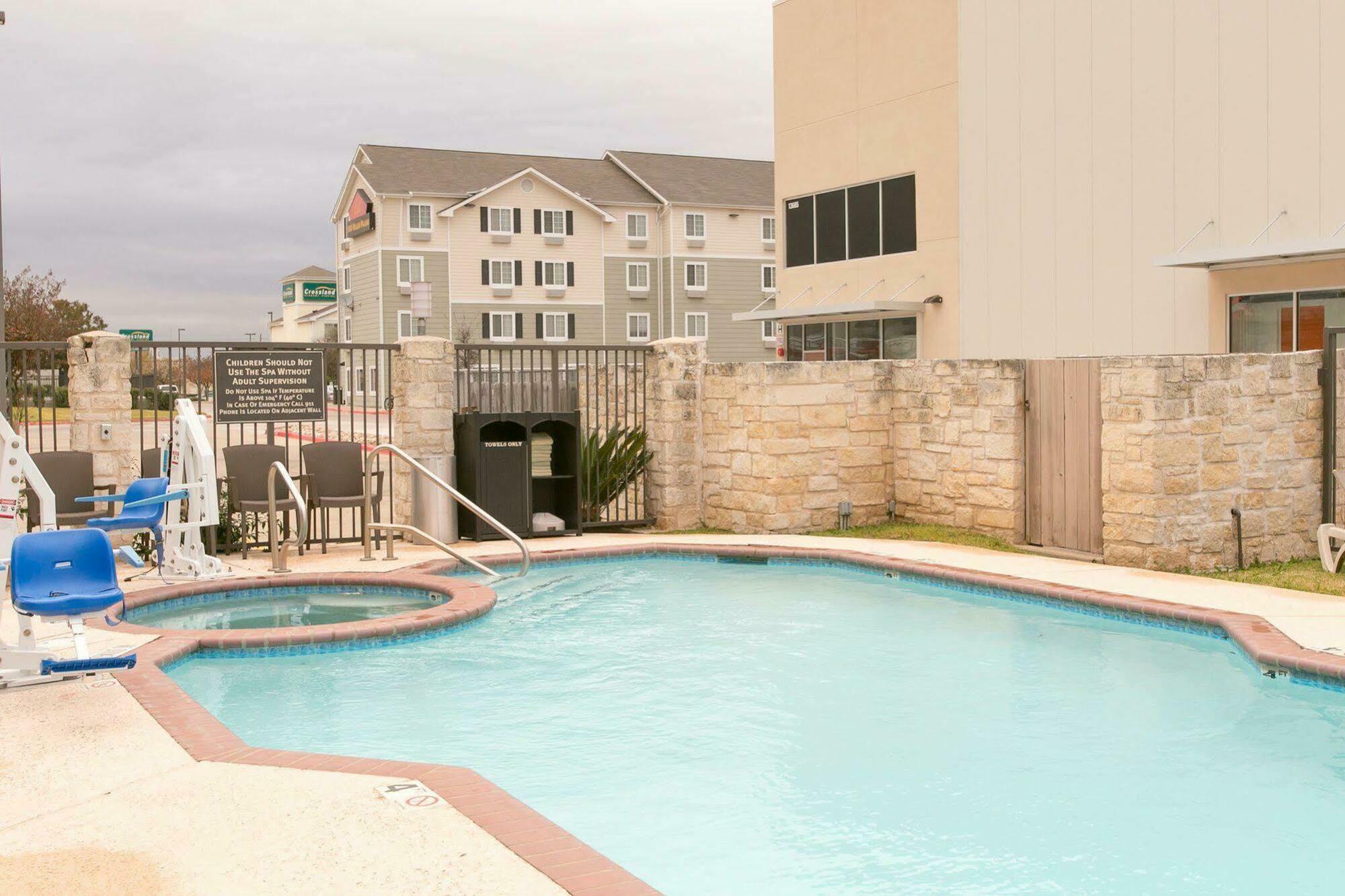 Comfort Suites Austin Nw Lakeline Bagian luar foto